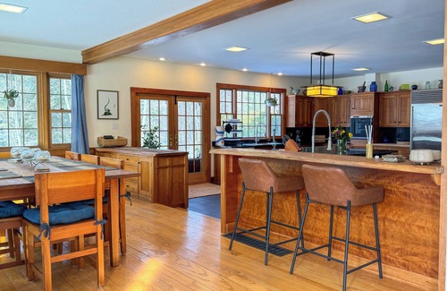 Lebanon House | NEW - Designer Home - Mins to Lebanon/Hanover - Chef's Kitchen - Sauna -Sleeps 8