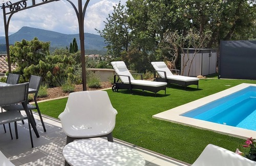 Rocbaron Villa | New, detached 2-bedroom villa for 4 people