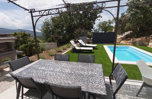 Rocbaron Villa | New, detached 2-bedroom villa for 4 people