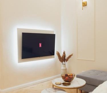 Erzsebetvaros Apartment | NEW Downtown Apt w Breakfast&Parking Option