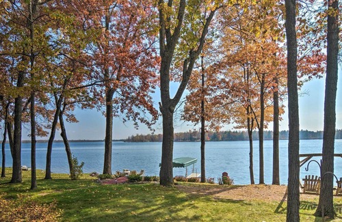 Gladwin Cottage | NEW! Dream house with sandy beach + pontoon rental