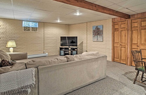 Gladwin Cottage | NEW! Dream house with sandy beach + pontoon rental