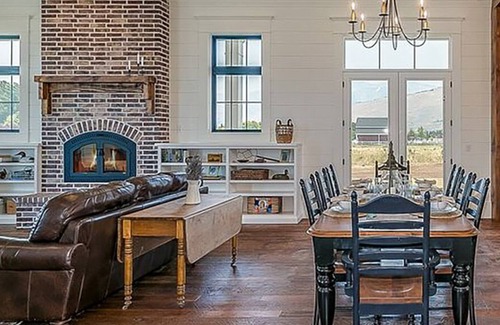Huntsville House | New England Charm Farmhouse (30 Night Minimum)