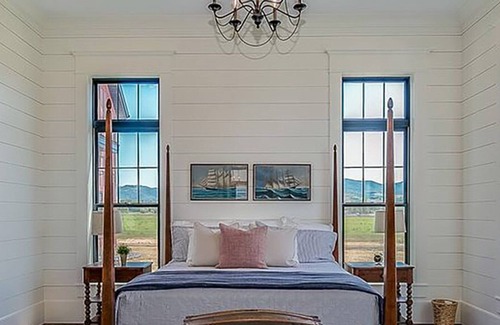 Huntsville House | New England Charm Farmhouse (30 Night Minimum)