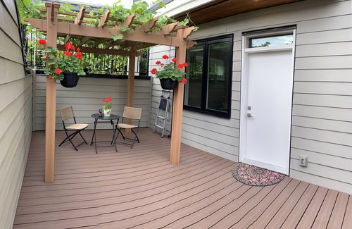 White Rock Apartment | New Entire Guest Suite