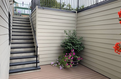White Rock Apartment | New Entire Guest Suite
