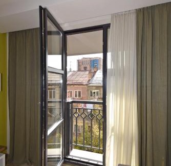 Kentron Apartment | New eurorenovated, Modern apartment for rent in Koghbatsi street KO1642