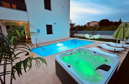 Mali Maj Apartment | New exclusive apartment Green Horizon with garden, hot tub and private pool near the sea