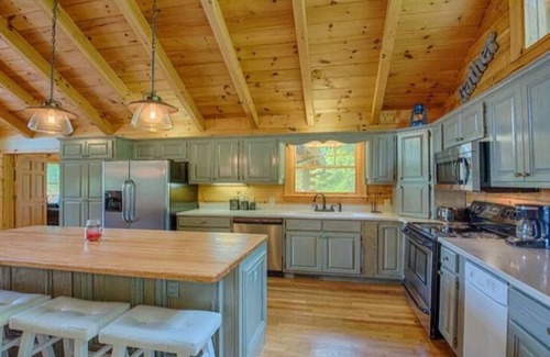 Maggie Valley Cabin | New! Family friendly! Hot tub! Firepit! Beautiful view of the mountainside!