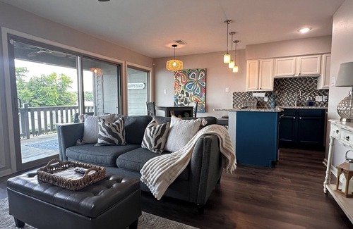 Hot Springs Condo | NEW! Farr Shores Lakefront Retreat. Boat ramp available