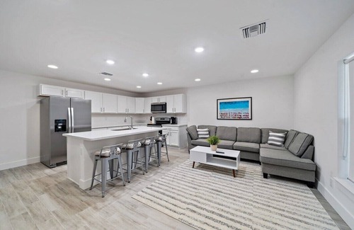 Palm Beach - West Palm Beach House | New! Few minutes to Downtown, 10 to the Beach!