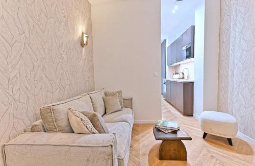 Quartier de la Plaine-de-Monceaux Apartment | New flat with AC Porte Maillot Arc de Triomphe