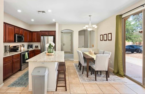 Power Ranch House | *NEW* Gorgeous Oasis Retreat Pools Golf Pickleball