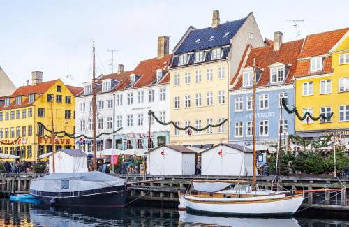 Nyhavn - Amalienborg Apartment | New Harbor - Carolinas Apartment