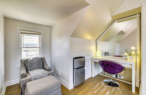 East Shore Cottage | New Haven Gem w/Private Pool, Walk to Beach!