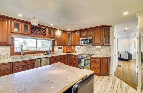 East Shore Cottage | New Haven Gem w/Private Pool, Walk to Beach!
