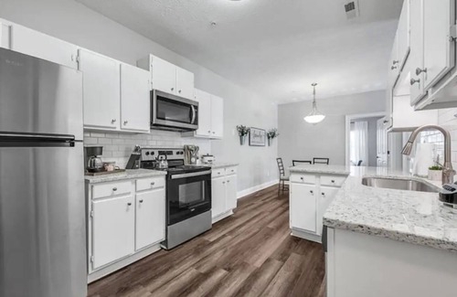 Madison Apartment | NEW! Heart of Huntsville, Amazing design