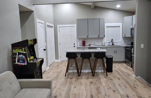 Atlanta House | *New Heated Pool & Spa!*Minutes from Downtown!Upper Westide!
