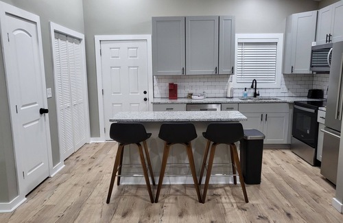 Atlanta House | *New Heated Pool & Spa!*Minutes from Downtown!Upper Westide!