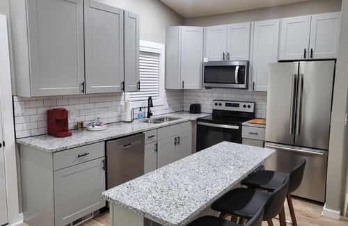 Atlanta House | *New Heated Pool & Spa!*Minutes from Downtown!Upper Westide!