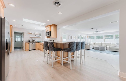 Saint Simons Heights House | NEW! Heated Pool, only 1.5 miles to Beach! Sleeps 10