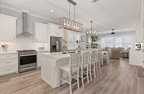 King City House | New Home in King City, Sleeps 10, Pool and Screened in Porch with TV!