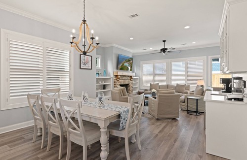King City House | New Home in King City, Sleeps 10, Pool and Screened in Porch with TV!