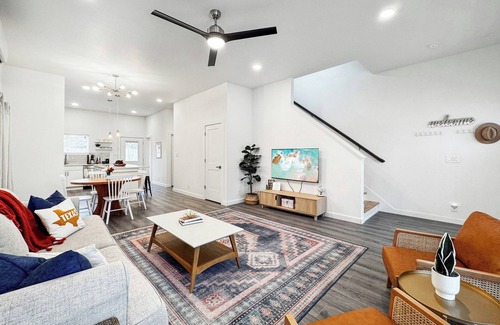 Denver Heights House | NEW Home Near BMT Grad 3 mi to Downtown & Riverwalk 1mi to Alamodome-FrostBank