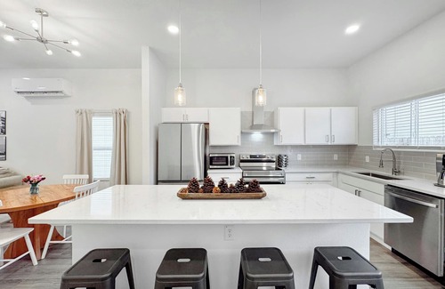 Denver Heights House | NEW Home Near BMT Grad 3 mi to Downtown & Riverwalk 1mi to Alamodome-FrostBank