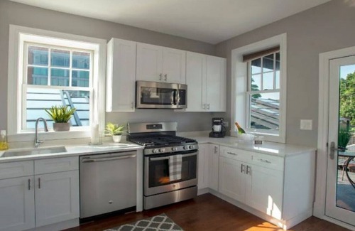 Wrigleyville House | New home w/view & party deck - 2nd Floor
