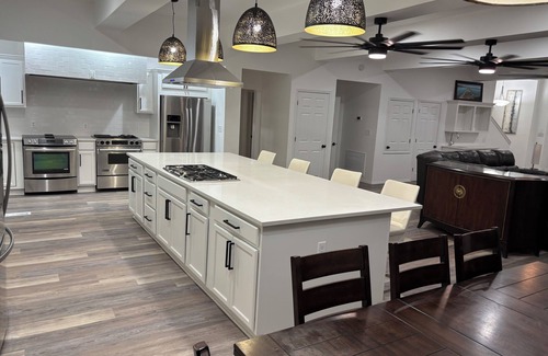 Lake Hamilton House | NEW HOT SPRINGS LAKE HOUSE - 8 BR+Pool-HOTUB+Boat Rentals+Events+etc.
