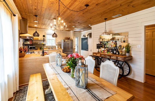 Kerrville House | NEW! HOT TUB, sleeps 8, Fire Pit, 3 BDR home downtown