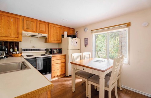 Skykomish Cabin | New! Hot tub with amazing river view at Hunt's Hut!
