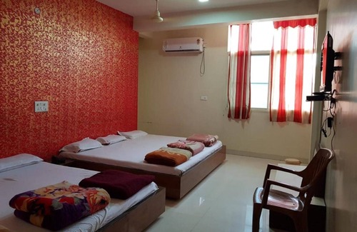 Maheshwar Hotel | New Hotel Shree Radha Krishna Palace