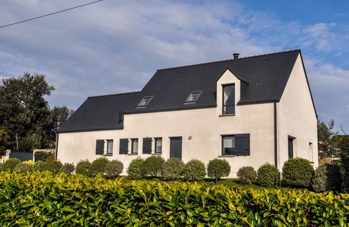 Carnac House | New house (2016) located at the exit of the village.