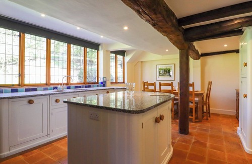 Ewhurst Green Cottage | NEW HOUSE FARM, pet friendly, with open fire in Bodiam
