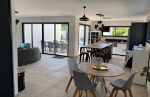 Vaux-sur-Mer House | New house with heated swimming pool for 8 to 10 people, quiet area