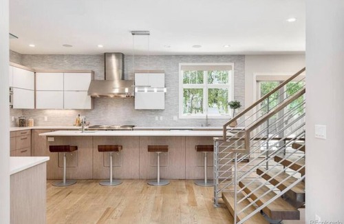 Hilltop House | NEW! Huge Luxury Family Home with Roof Deck, Chef's Dreamn