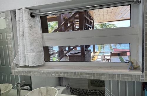 Nassau House | NEW & IMPROVED OCEANFRONT VILLA W/INFINITY POOL & BEST SNORKELING! Sleeps 20