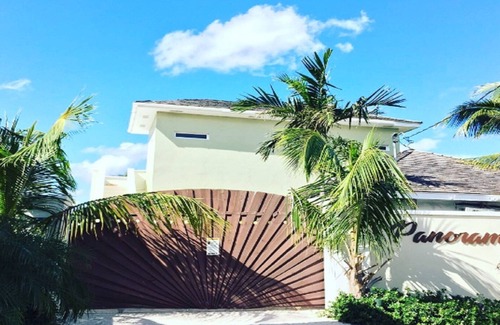 Nassau House | NEW & IMPROVED OCEANFRONT VILLA W/INFINITY POOL & BEST SNORKELING! Sleeps 20