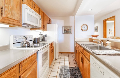 Dillon Condo | NEW! Incredible views. Lake. Pool & hot tubs.