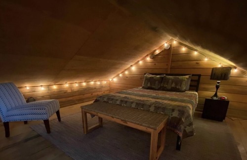 Eureka Springs Cabin | NEW Kettle Cabin 2
