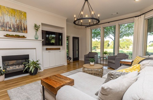Lantana House | NEW! Lantana Home Overlooking Golf Course & Pond!