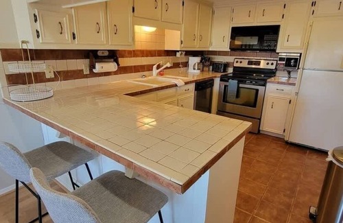 South Padre Island Condo | NEW! Large 3 bedr * Bay Views * Pool * Great Deck