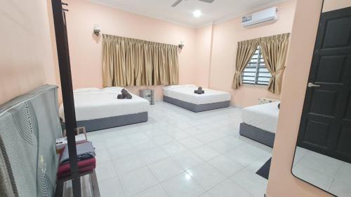 Taman Mewah Villa | NEW LAUNCH! ESCAPE VILLA 35pax 7R7B PRIVATE POOL, KTV, BBQ, ARCADE GAMES, 5min to BEACH
