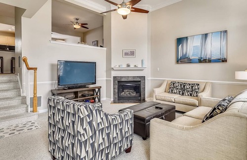 Ocean View House | NEW LISTING 2022! Full weeks (Friday to Friday) or mini weeks available. Welcome to Bayside at Bethany Lakes! This 3BR townhouse/condo is in a beautifully maintained, family-friendly, amenity-rich neighborhood in Ocean View DE.