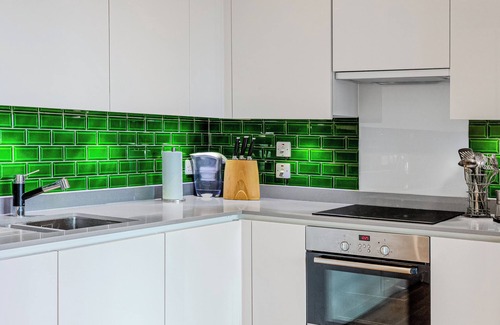 Stratford Apartment | New Listing! 2BR w/balcony in Stratford, 3min DLR