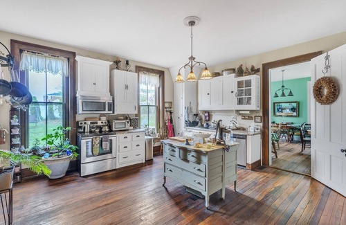 Glasgow Apartment | NEW LISTING! America Room by Main Street Bed & Breakfast