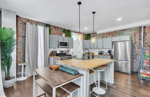 Northeast Kansas City House | NEW LISTING! BriKCtoria 1100 (5-Bedroom Home) - Pets Allowed
