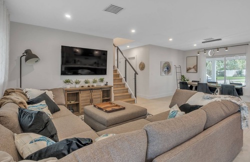 Central Corals House | NEW LISTING! Casa Cervo - Stunning Home in great location - walkable to restaurants, shopping, and the beach! by RedAwning